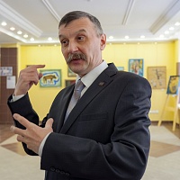 В УГТУ проходит выставка работ художника Александра Тимушева