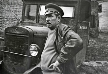 ПРИ ПОЛНОМ ПАРАДЕ...